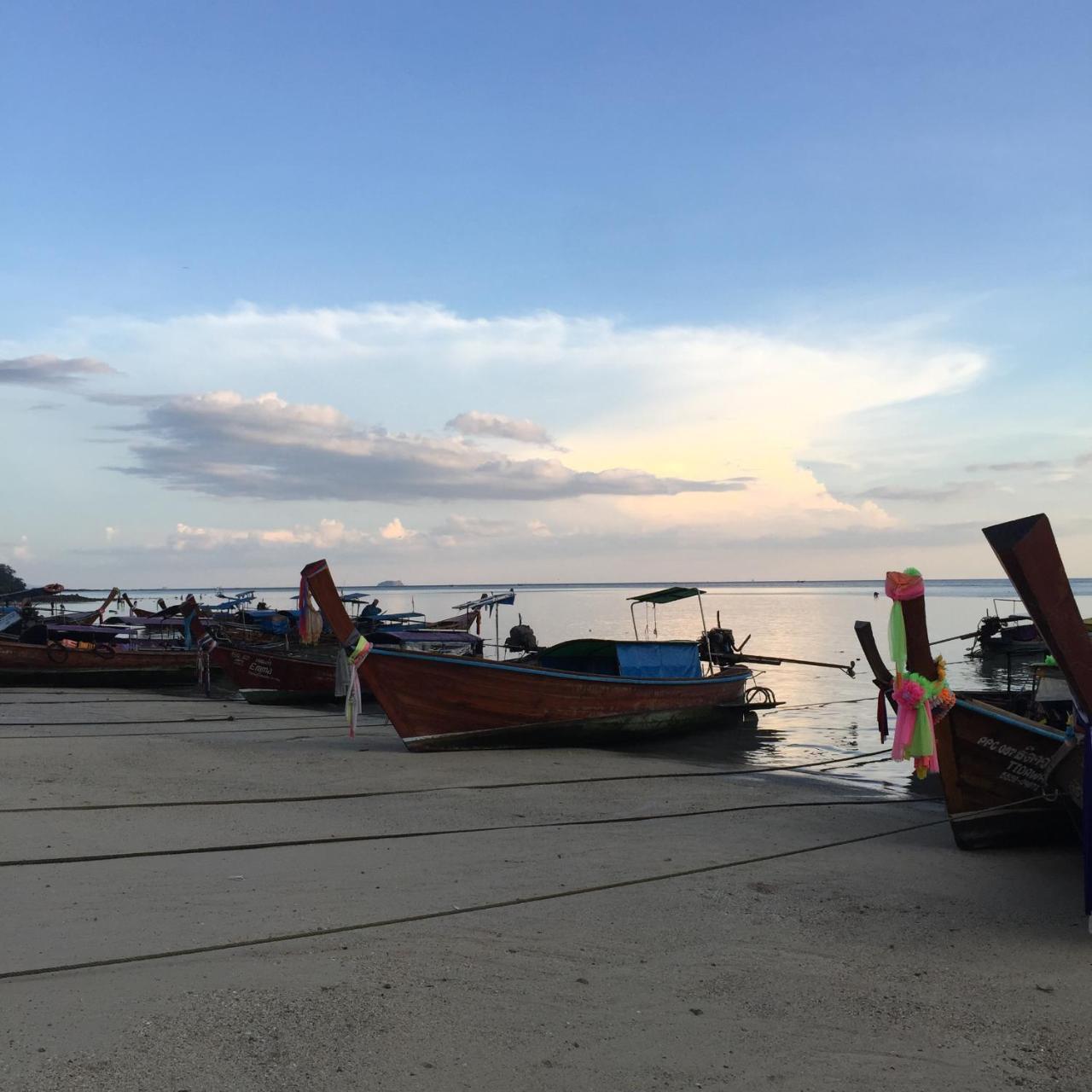 Phi Phi Sea And Hill Resort Экстерьер фото